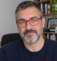 Retrato_en_despacho_acogedor.png