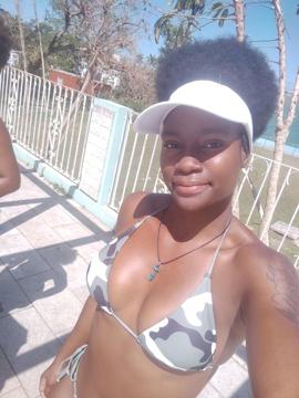 Click for Erikaayarde profile