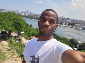 Click for LeoBreto_9907 profile