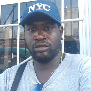 Click for Lesly profile