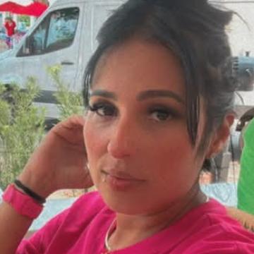 Click for dayana1985 profile